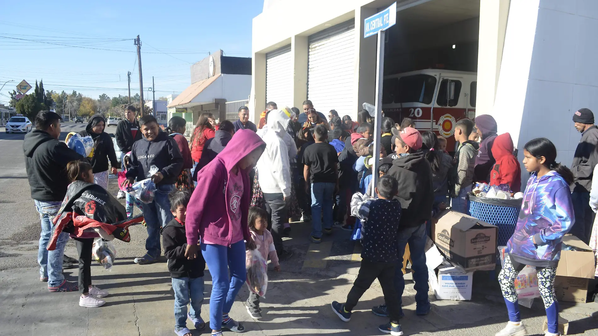 Recibieron sus regalos con alegría